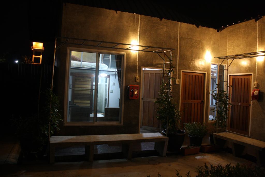 Zan Pla Nade Guesthouse Чианграй Номер фото